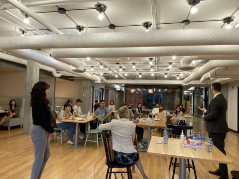 圖片: 2022 加拿大辦公室中秋與CES校長一起歡樂